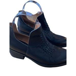 Latigo Kick Woven Split Shaft Heeled Bootie‎ Women Size 6 M Black Slipon Western